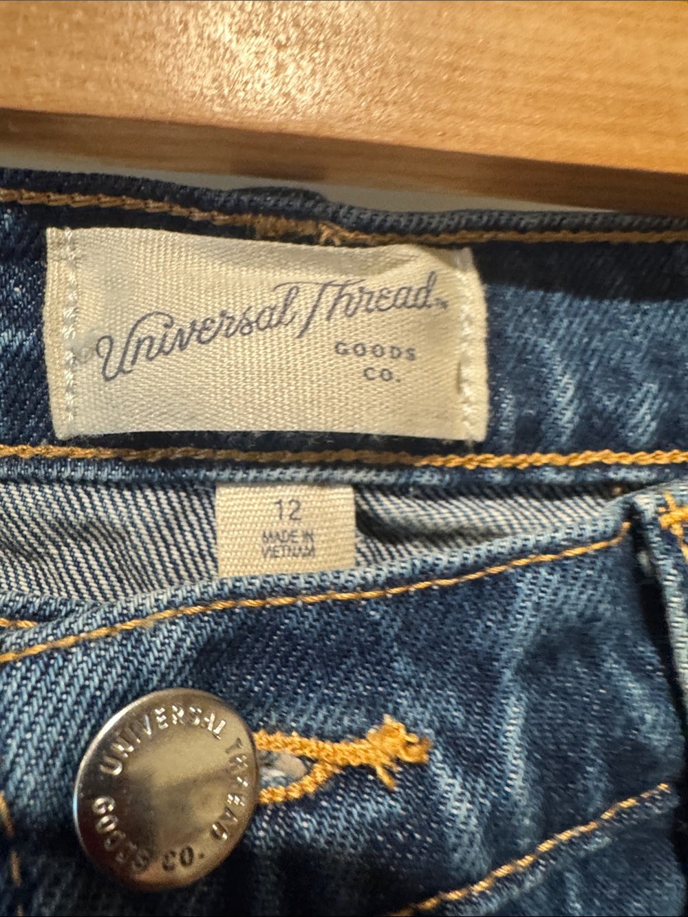 Universal Thread women’s Dark Blue Relaxed Jeans with Subtle Floral Print - Picture 2 of 5